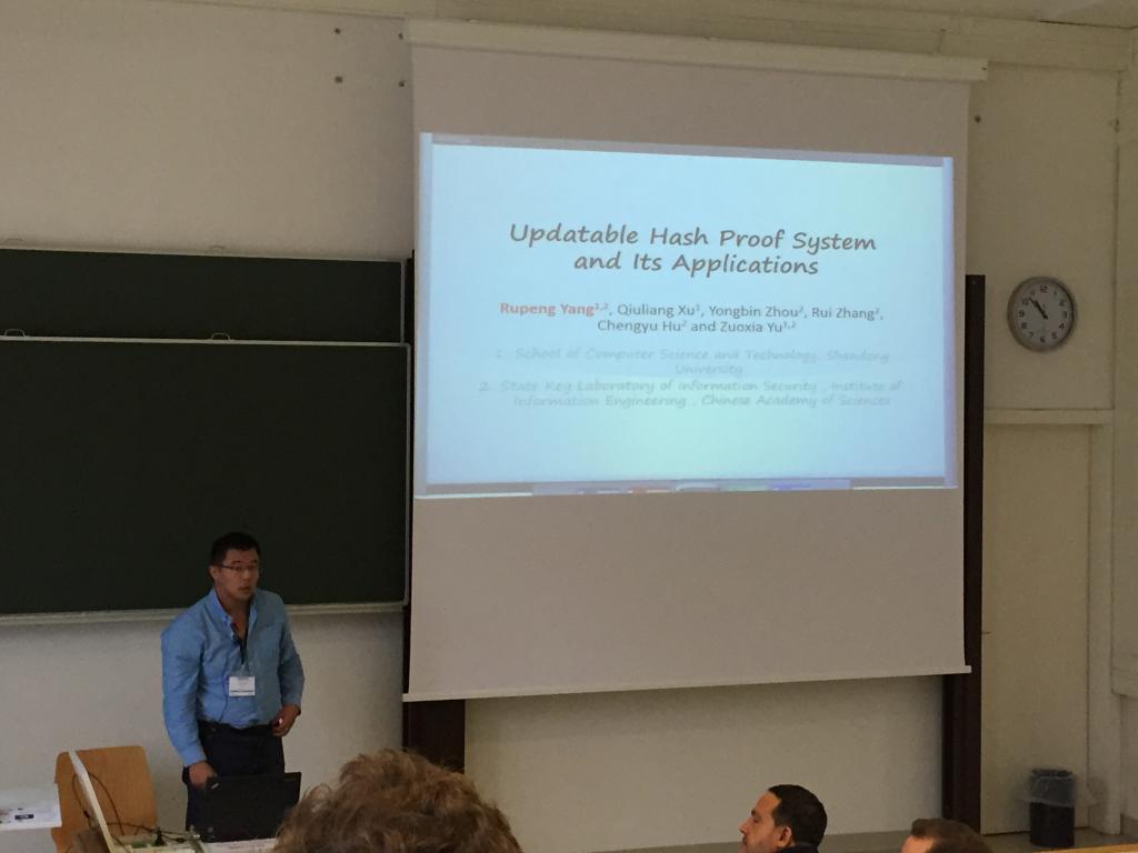 我组博士生杨如鹏在ESORICS 2015上作学术报告
